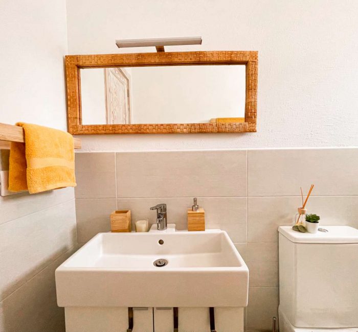 bathroom in villa to rent lanzarote