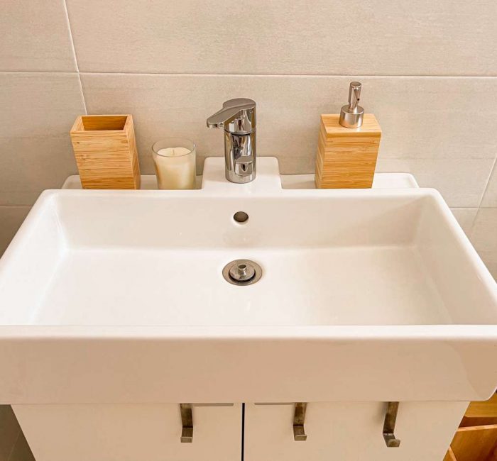 bathroom in villa to rent lanzarote
