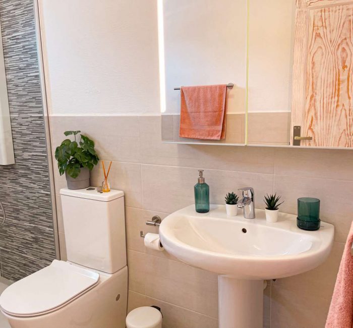 bathroom in villa to rent lanzarote