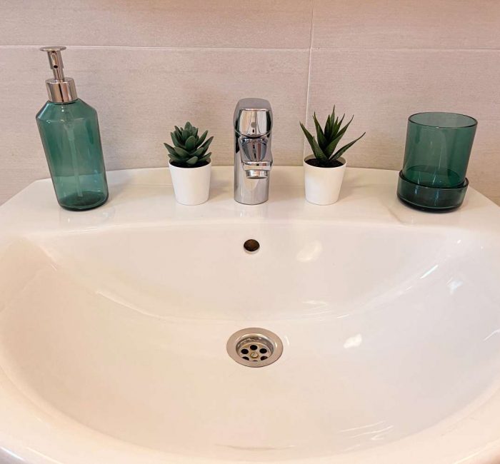 bathroom in villa to rent lanzarote