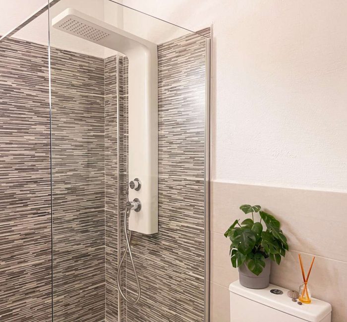 bathroom in villa to rent lanzarote